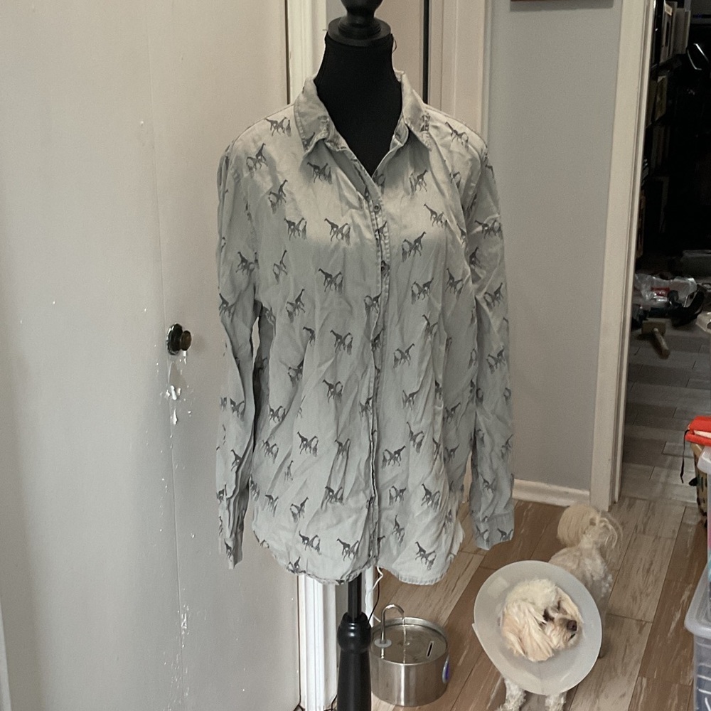 P430. Jane and Delancey Gray Button Down Shirt with Black Print |L